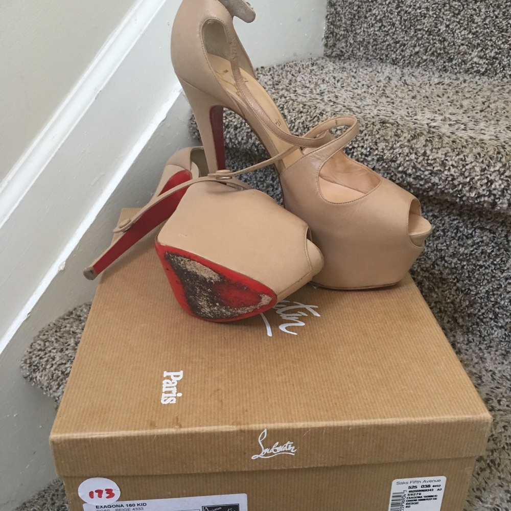 Christian Louboutin - Picture 6 of 7